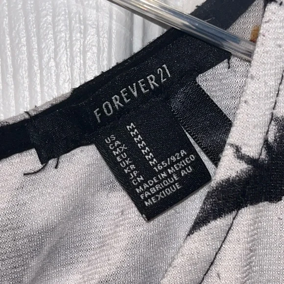 Forever 21 Black and White Floral Dress - Picture 4 of 8